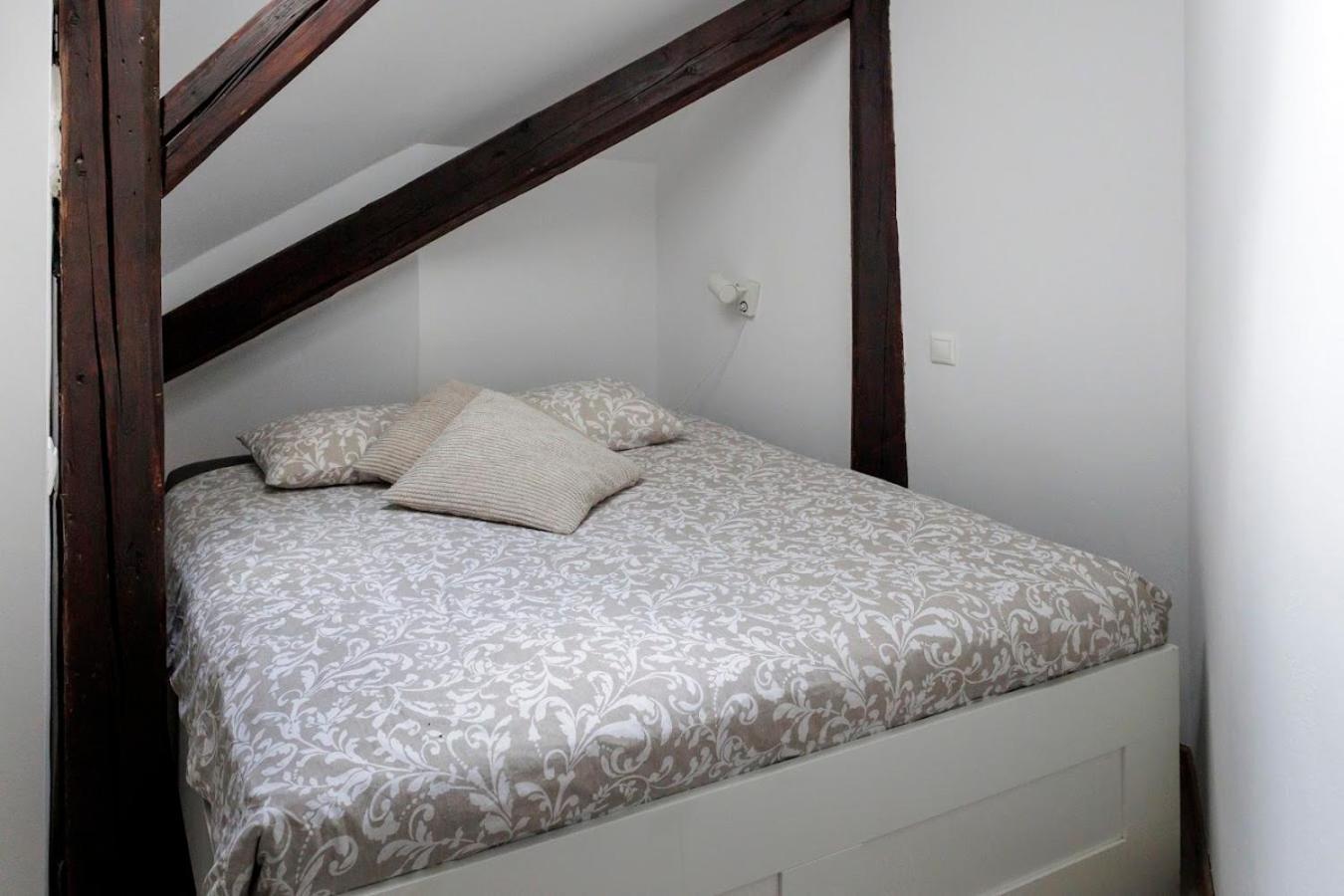 Vip Apartment In Old Town With Free Parking Братислава Экстерьер фото