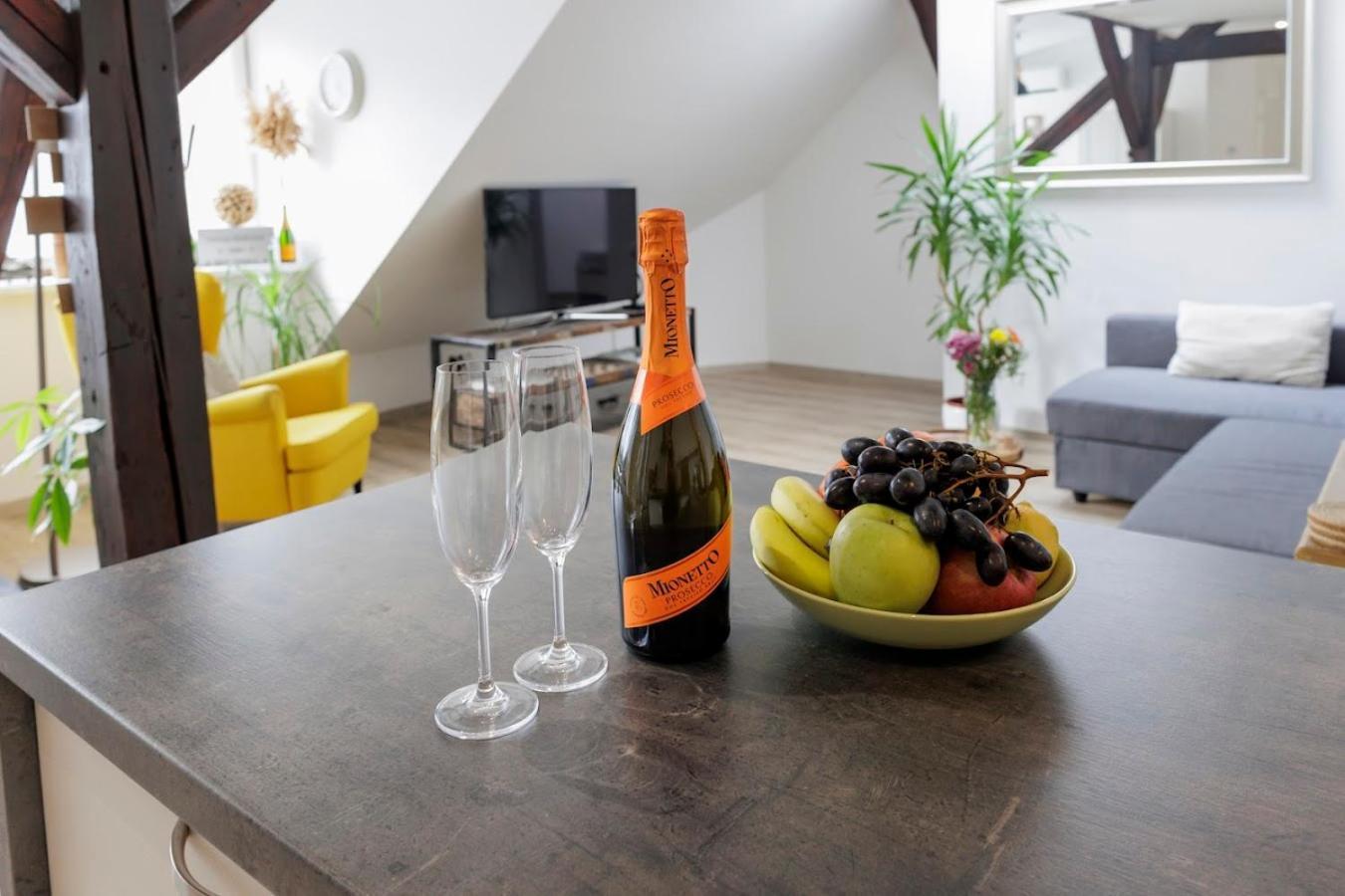 Vip Apartment In Old Town With Free Parking Братислава Экстерьер фото